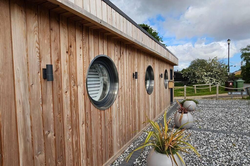 Humberston Boathouse Lodge & Hot Tub - Cleethorpes Beach Cabin Chalet Εξωτερικό φωτογραφία